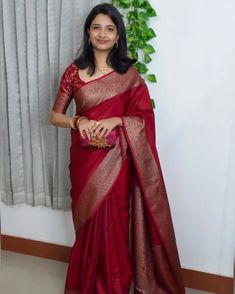 Saree Styling For Wedding, Banarasi Saree Styling, Trendy Wedding Outfits, Soft Saree, Saree Styling, Elegant Sarees, Bengali Saree, Saree Blouse Styles, Fancy Sarees Party Wear