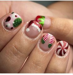 Christmas Nails 2023 For Kids, Toes Nails Christmas, Christmas Nails Shellac Short, Kid’s Christmas Nails, Kids Xmas Nails, Shilac Nails Ideas, Christmas Shellac Nails Designs, Xmas Toe Nail Designs, Trendy Christmas Nails 2023