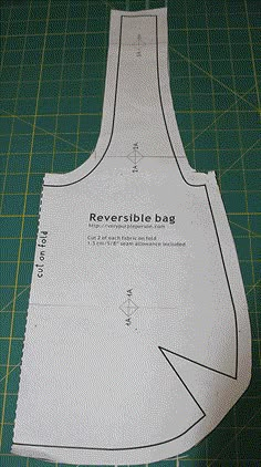 an apron pattern on a cutting board with the words reversible bag cut out