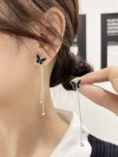 Korean Style Earrings, Black Butterfly Jewelry, Anting Korean Style, Black Earing, Black Jewelry Earrings, Minimalist Accessories Jewellery, Piercing Women, Black Jewellery, Black Earring