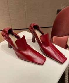 Mulberry High Heels Cowhide Leather Fashion Soft SplicingMade of:-Cowhide Leather Upper.-Rubber sole- cushioned insole.3.54"/9cm high heel Heel Pleated Party Dress, Mode Shoes, Funky Shoes, Designer High Heels, Shoe Design, Shoe Inspo, Dream Shoes, Sneaker Heels, Womens High Heels