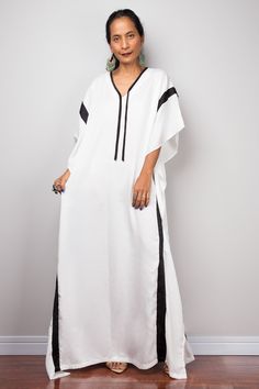 "White Kaftan Maxi Dress | White Gala Evening dress | Resort dress | Loose fit Holiday Dress PRODUCT SIZE : One Size Fits Most (up to US 18-20) * Chest : up to 46\" * Waist : up to 46\" * Hips : up to 46\" * Length : 54\" from shoulder to hem * Sleeve length : 15\" MODEL : * Model chest : 32\", waist : 24\" hips : 35\" * Combined Height is 5\"6 > I'm 5\"2 (158cm) and I'm wearing 4\" heels in the pictures * Accessories excluded An amazing long trendy grey dress, which stands out from the crowd White Shift Maxi Dress For Vacation, White Shift Maxi Dress For Beach, White Kaftan, Kaftan Top, Kaftan Maxi Dress, Frock Dress, Resort Dresses, Caftan Dress, Kaftan Dress