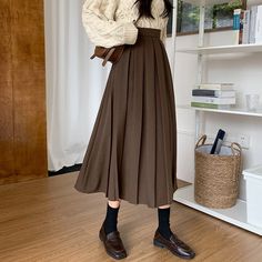 Olivia Mark - Loose Fit Pleated Midi Skirt with Wide Swing Design, Ideal for Casual Wear and Belly Coverage Brown Pleated Skirt, Style Long Dress, Swing Design, Pleated Long Skirt, Coffee Color, Half Skirt, Spring Outfits Women, Pleated Midi Skirt, Types Of Skirts