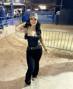 Jaripeo Outfits Aesthetic, Black Flare Jeans Jaripeo Outfit, Simple Jaripeo Outfits, Black Jaripeo Outfits, Pico Outfits Women, Summer Jaripeo Outfits, Latina Cowgirl Outfits Aesthetic, Mexican Outfit Ideas Women, Cute Cookout Outfit