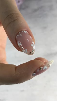 izalia_nails on Instagram: Я в себя верю… , что когда-нибудь покажу вам все свои работы 😉 White Nails With Design, Cute Nails Ideas, White Nail, Nails Desing, Fabulous Nails, Pretty Acrylic Nails