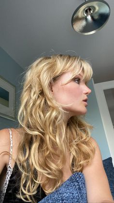 Hairstyle For Medium Hair - Hairstyles For - Hairstyle For - Hairstyles Idea Shag Long Wavy Hair, Medium Shag Wavy Hair, Wavy Blonde Hair With Bangs, Long Shag Wavy Hair, 70s Wavy Hair, Curly Blonde Hair With Bangs, 80s Blonde Hair, Wavy Shaggy Hair, Shag Cut Wavy Hair