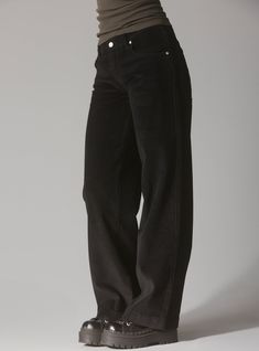 The Boba is our wide-leg, mid-rise corduroy pant with four pockets and a zip fly. Comes in multiple colorways. 100% Cotton Model is 5'10" and wearing a size 25. Imported SKU: UWSS-1164 *Item is excluded from current promotions