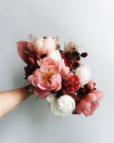 someone is holding a bouquet of flowers on their twitter account for the instagram page