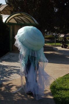 Jellyfish Costume Diy, Medusa Animal, Jellyfish Quotes, Jellyfish Facts, Jellyfish Lantern, Jellyfish Jewelry, Jellyfish Costume, Jellyfish Illustration, Jellyfish Tank