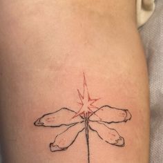 a small tattoo on the thigh of a woman's leg with three flowers in it