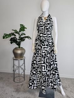 Women long  dress. Sleeveless, Tie shoulder straps V Neck with elastic waist Wide flare bottom Has side pockets  Matching head scarf and mask included  100% wax cotton  One size ( good stretch) fits M-2XL - Length 42 inches Color: Purple Black Ships in 1 to 5 working days Check out our other sections: Sale https://www.etsy.com/shop/QueenAmaniTreasures?ref=seller-platform-mcnav§ion_id=1 Dresses https://www.etsy.com/shop/QueenAmaniTreasures?ref=seller-platform-mcnav§ion_id=49888395 Kimonos https://www.etsy.com/shop/QueenAmaniTreasures?ref=seller-platform-mcnav§ion_id=49888403 Tops https://www.etsy.com/shop/QueenAmaniTreasures?ref=seller-platform-mcnav§ion_id=49877740 Protective Eye Wear https://www.etsy.com/shop/QueenAmaniTreasures?ref=seller-platform-mcnav§ion_id=30683328 Casual Cotton Halter Neck Maxi Dress, White Cotton Halter Neck Maxi Dress, Casual Halter Neck Lined Maxi Dress, Protective Eye, Style Africain, African Fashion Ankara, African Ankara, Maxi Sundress, Ankara Style