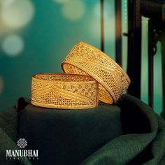 Gold Pictures, Manubhai Jewellers, 22k Gold Bangles, Bangle Design, Wedding Couple Photography, Indian Wedding Couple Photography, Indian Wedding Couple, Gold Bridal Jewellery, Gold Bridal Jewellery Sets