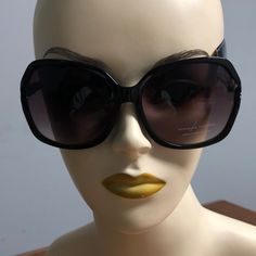 Nwt Black Frame Sunglasses With Brown Lenses That Are Dark On Top And Goes Lighter On The Bottom Width Is 5.5 Inches Length On Sides Is 5.5 Inches Adrienne Vittadini, Sunglass Frames, Cat Eye Sunglasses, Black Frame, Sunglasses Accessories, Lenses, Women Accessories, Fashion Inspo, Sunglasses