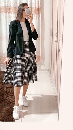 Casual Interview Outfits Women, Winter Church Outfits, Carpet Ideas 2023, Interview Outfits Women, Carpet Ideas, Color Combos Outfit, Desi Fashion Casual, Stylish Work Attire