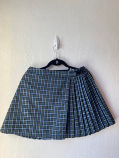 Retro Fitted Mini Pleated Skirt, Retro Pleated Mini Skirt For School, Retro Mini Length Bottoms For School, Retro Pleated Mini Skort, Y2k Pleated Mini Skort, Retro School Mini Skirt, Y2k Style Pleated Skirt Bottoms For School, Y2k Style School Pleated Skirt, Retro Mini Skirt Skort For School