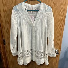 Nwt Free People Oversized Tunic Top W/ Lace Detail Gauzy Boho In Women’s Size Xs. New With Tags. 74% Cotton, 26% Polyester W/ 100% Polyester Lace. Please See Close-Up Pictures For Condition Details. V-Neck. Button Down. Prairiecore. Cottagecore. Pit To Pit Measures Approx 22 In Across And Length From Top Of Front Shoulder To Bottom Hem Measures Approx 30.25 In. Offers Welcome. Fast Shipping. 797-G12 Lace Tunic Tops, Floral Tunic Tops, Free People Tunic, Waffle Knit Sweater, Oversized Tunic, Tunic Pattern, Waffle Knit Top, Ribbed Knit Top, Boho Tunics