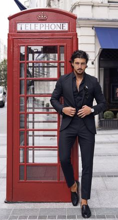 Black Mens Clothing Styles Modern Gentleman, All Black Outfit Men Classy, Black Blazer Outfit Men, Full Black Suit, Black Wedding Guest Outfits, All Black Tuxedo, Rowan Row, Fat Style, Party Dress Ideas