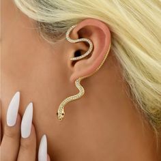 This Gold Snake Earring Is Screaming “Reputation”. Use This For The Eras Tour! Spike Ear Cuff, Friendship Earrings, Ear Wraps, Ear Wrap Earrings, Egypt Jewelry, Snake Ears, Embellished Fashion, Ear Ring, Swirl Earrings