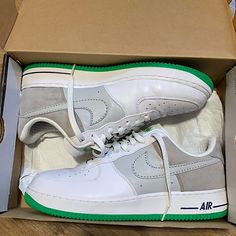 Good Condition, Small Flaws Shown In Original Box Rare, Y2k, Vintage Women’s Size 12 Men’s Size 10.5 Green And Purple Air Force 1, Emerald Green Color, 12th Man, Nike Green, Vintage Women, Nike Air Force 1, Air Force 1, Mens Shoes Sneakers, Y2k Vintage