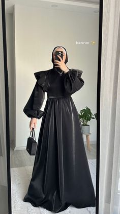 Hijab Stile, Braidsmaid Dresses, Hijab Dress Party, Stile Hijab, Gowns Dresses Elegant, Soiree Dress, Muslim Fashion Hijab Outfits, Fancy Dresses Long, Women Dresses Classy