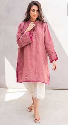 Pakistani Kurti Pattern, Pakistani Kurti Sleeves Design, Khadi Kurta Designs Women, Hand Sleeves Design For Kurti Pakistani, Khadar Kurta Styles, Button Kurti Design, Pakistani Kalidar Kurta, Solid Kurta Designs