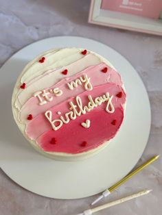 Pinterest Cake Ideas, Kue Bento Cake, Bento Cakes Designs, Lunch Cake Birthday, Cherry Cake Decoration, Birthday Bento Cake Ideas, Cute Birthday Cakes For Women, Birthday Cake Designs For Women, Mini Bday Cake