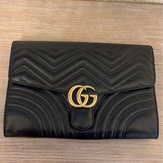 Out Of Stock Per Gucci Website. Some Makeup Marks Inside. Picture Showing. Used A Few Times, Tag Is Actually Still Attached. Purchased From Nordstrom - Original Owner. The Gg Marmont Clutch Has A Softly Structured Shape With Open Back Pocket And An Oversized Flap Closure With Double G Hardware. Made In Matelass Chevron Leather With A Heart On The Back. Retails $1590 Black Matelass Chevron Leather With A Heart Antique Gold-Toned Hardware Double G Back Open Pocket Interior Zip And Open Pockets Fla Gucci Clutch Bag, Gucci Bag Dionysus, Vintage Clutch Purse, Gucci Clutch, Some Makeup, Best Purses, Gucci Monogram, Canvas Clutch, Vintage Clutch