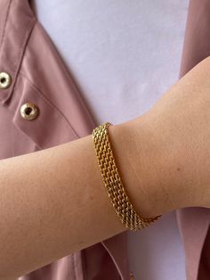 Jewellery Essentials, Velvet Accessories, Gold Bangles Indian, 18k Gold Bracelet, Chain Women, Herringbone Chain, Bangles Indian, Mens Gold Bracelets, Chain Bracelets