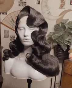 Long Vintage Waves, 50s Hairstyles Black Women, Vintage Hair Styles Long Hair, Fantasy Hairstyles Princesses, Fingerwaves Long Hair, Showgirl Hair, 1950s Long Hairstyles, Long Vintage Hair, Retro Hairstyles For Long Hair