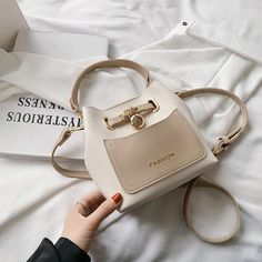 fb-feed Trendy Beige Phone Bag With Zipper Closure, نظارات شمسية, Cross Body Bags, Blue Khakis, Bags Tote, Women's Handbags, Lady Dior Bag, Yellow Black, Clutches