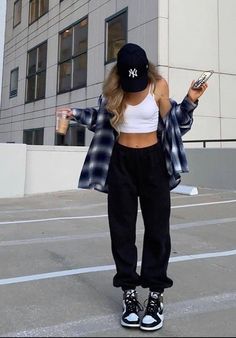 School Outfit Sweatpants, Croquet Outfit, Gym Outfit Aesthetic, Casual Outfit Aesthetic, Outfit Sweatpants, Streetwear Girl, Outfit Jeans, Weekly Outfits, Tomboy Style Outfits