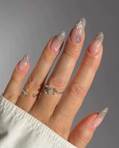 Trendy Glitter Nails, Winter Nails Design, Metallic Nails Design, Winter Nail Art Designs, New Years Nail Designs, Cute Christmas Nails, Christmas Nails Easy, French Nail Designs