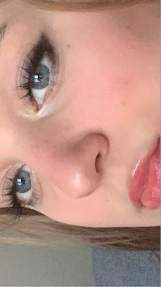 Makeup Looks For Fair Skin And Blue Eyes, Messy Eyeliner Aesthetic, Bambi Eyes Girl, Doe Eyes Aesthetic, Downtown Makeup, Downtown Girl Makeup, Doe Eye Makeup, Soft Eyeliner, Indie Makeup