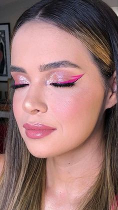 Barbie Euphoria Outfits, Barbie Makeup Ideas, Hot Pink Makeup Looks, Pink Barbie Makeup, Fun Eyeshadow Looks, Barbie Eyeshadow, Barbie Inspired Makeup, Fun Eyeshadow, Makeup Barbie