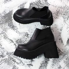 Material: Faux Leather 
Size: 35-39 
(Height:18.5CM/7.3" 
Heel Height:9CM/3.5" 
Platform Height:4.5CM/1.8") 
SKU: BO22652 Black Ankle-high Platform Boots With Zipper, Botas Chelsea, Chelsea Boot, Chelsea Boots, Chelsea, Heel Height, Faux Leather, Boots, Heels