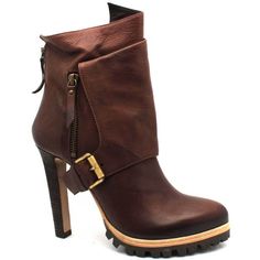 Trendy Boots For Women, Hiking Outfits, Trendy Boots, Stunning Shoes, Winter Pants, Leather High Heels, Fabulous Shoes, Hot Shoes