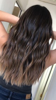 Trendy Brunette Hair, Balayage Hair Highlights, Hair Colors For Summer, Warm Caramel Balayage, Dark Brown Hair Balayage, Dark Ombre Hair, Balayage Straight Hair, Brown Straight Hair, Black Hair Balayage