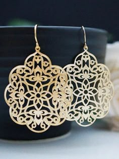 Golden filigree danglers Matte Gold, Charm Earrings, Beautiful Earrings, Pretty Things, Jewelry Inspiration