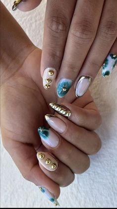 Get inspired with 20+ Must-See Thanksgiving Nails you have to copy this year! From cute Thanksgiving nail designs to festive pumpkin nails, these looks will complete your holiday style. Try fall Thanksgiving nails, stylish short press-on nails, or unique Halloween press-on nails. Don’t forget to explore creative Thanksgiving nail ideas, trendy nail forms, and nagel tips for the perfect holiday manicure! Press-on nails short are easy to apply and super chic. Long Almond Nails