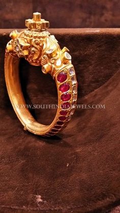 Gold+Bold+Kemp+Ruby+Bangle+Design Kundan Bengals, Ruby Necklace Designs, 22 Carat Gold Jewellery, Ruby Bangles, Glamour Jewelry, Bangle Design, Indian Jewelry Earrings, Diamond Jewelry Set, Antique Gold Jewelry Indian