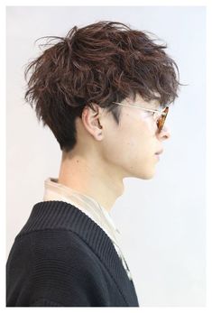 Korean Mens Curly Haircut Curly Two Block Haircut, Asian Haircuts, Perm Hair Men, Block Haircut, Japanese Men Hairstyle, Japanese Haircut, Korean Men Hairstyle, Kore Ulzzang, Korean Haircut