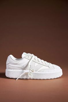 Fancy Shoes, White Sneakers Women, Everyday Shoes, Aesthetic Shoes, Nike Shoes Women, Trendy Sneakers, Sneakers Outfit