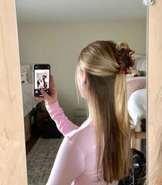 Gold Clip Hairstyles, Half Up Half Down Hair Pictures, Half Up Half Down Hair Simple Casual, Half Hair Clip Hairstyles, Half Up Half Down Hair Outfit, Half Up Half Down With Front Pieces, Fall Long Hairstyles, Clip Half Up Half Down, Half Up Half Down Hair Aesthetic