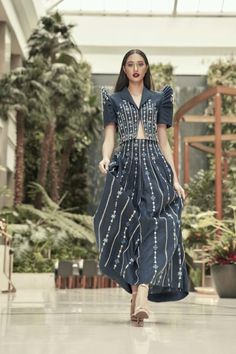 Philippiniana Dress, Oath Taking Outfit Women Filipiniana, Filipiniana Outfit Ideas, Filipiñana Traditional, Oath Taking Outfit Women, Modern Filipiniana Outfit, Gown Filipiniana, Bolero Outfits, Filipiniana Dress Modern Philippines