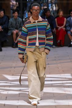 Sacai Spring 2025 Menswear Fashion Show | Vogue Fashion Week Menswear, Marc Jacobs Menswear, Mens Boho Fashion, Sweater Outfit Men, Menswear Jacket, Streetwear Sweater, 2025 Fashion, Spring 2025