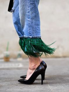 #StyleHack: Smelly shoes? Click through for tips on how to deodorize them STAT Customized Clothes, Smelly Shoes, Fringe Jeans, Ladies Style, Shoes Hack, Diy Vetement, Moda Jeans, Diy Trends