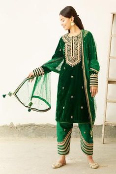 Shop for Ariyana Couture Green Dupion Velvet Kurta Set for Women Online at Aza Fashions Velvet Kurta Set, Velvet Kurta, Velvet Dupatta, Salwar Pants, Butterfly Net, Velvet Dress Designs, A Line Kurta, Suits Design, Embroidered Neckline