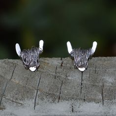 Artistic Black Highland Cow theme: Sterling & oxidised fine silver stud earrings featuring 2 highland cows Quality Highland Cow jewellery: Handmade by silversmiths from sterling & oxidised fine silver with secure silver butterfly fastening Measurements: These delicate pieces are approximately 10mm wide x 10mm high x 4mm thick (plus 10mm silver earring post and silver butterfly stud earring back) Packaging: Ready to give in a solid black box encased in a luxurious sheep embroidered felt button close pouch Care tip: No special care needed...they will continue to look as good as new! A unique Black Highland Cow jewellery gift These handcrafted Black Highland Cow earrings, made from fine & sterling silver sheet, feature a pair of Highland Cows longing to 'mooove' in with you! These are a perfe Sheep Gifts, Black Highland Cow, Cow Jewelry, Scottish Jewelry, Cow Earrings, Highland Cow Gifts, Scottish Cow, Laser Engraved Leather, Bonnie Scotland