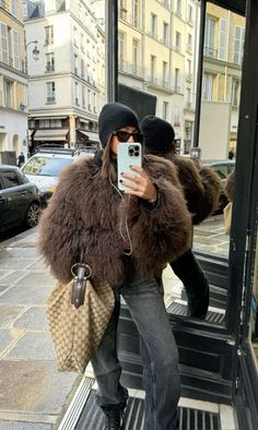 Nashville Outfit Winter, Fur Outfit Aesthetic, Fur Jacket Street Style, Elevated Street Style, Nyc Fits, Winter Ootd, Winter Inspo, Outfit Inspo Casual, Street Style Winter