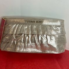 Glitter Clutch Elegant Victoria's Secret Party Bags, Glitter Clutch, Victoria Secret Bags, Wristlets, Gold Glitter, Clutches, Victoria's Secret, Bag Lady, Size 10